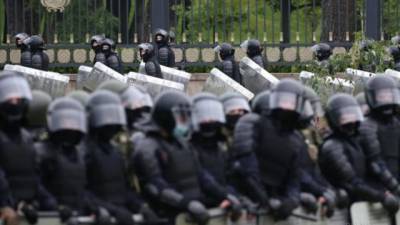Десятки единиц спецтехники стягивают в Минск