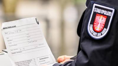Полиция Франкфурта проверяет информацию о бомбе на избирательном участке