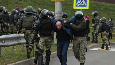 Беларусь: более 400 задержанных