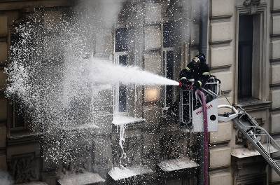 В центре Москвы идёт эвакуация из горящего 14-этажного дома (видео)