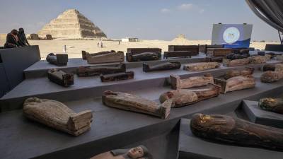В Египте нашли более 100 саркофагов и золочёные статуи