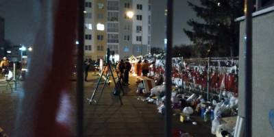 На «площади Перемен» в Минске коммунальщики разбирают мемориал погибшему активисту Бондаренко