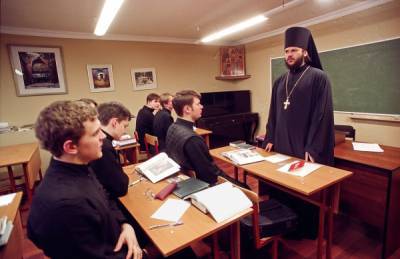 Духовные школы Москвы и Петербурга переведут на дистанционный режим