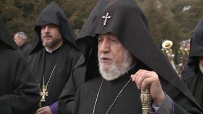Иерарх Армянской церкви призвал отказаться от трехстороннего договора по Карабаху