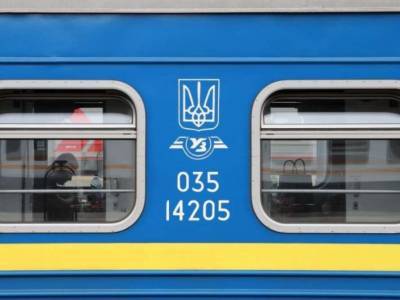 «Укрзализныця» возобновляет движение шести поездов с двух станций