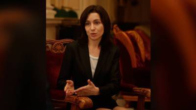 Экс-премьер Санду лидирует на выборах президента Молдавии