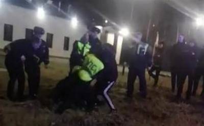 Агрессивные сахалинцы пытались отбить пьяного водителя у полиции
