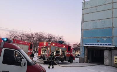 В Челябинске во время ремонта в автоцентре произошел пожар