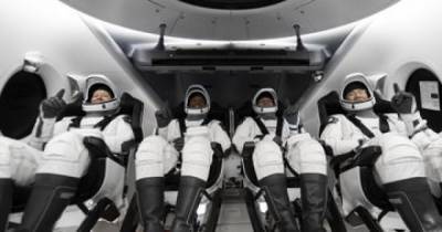 Компания SpaceX запустила первую регулярную миссию в космос (ВИДЕО)
