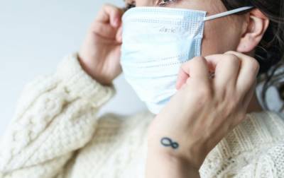 Главный инфекционист США заявил в необходимости защитных масок даже после появления вакцины от COVID-19