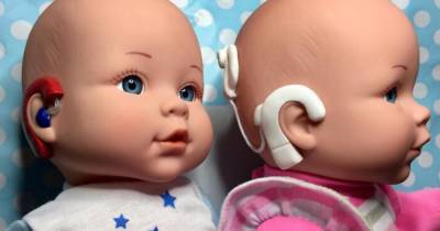 Мама глухой девочки делает кукол с инвалидностью