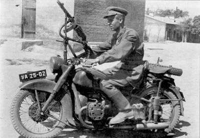 Почему мотоциклетные части Красной Армии воевали без мотоциклов