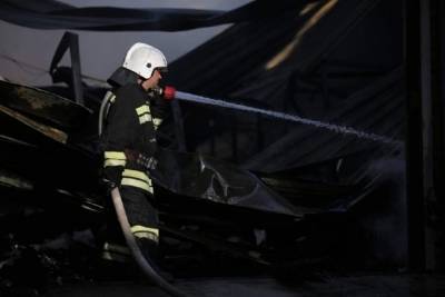 В Волгограде ночью загорелся кирпичный дом, пострадал человек