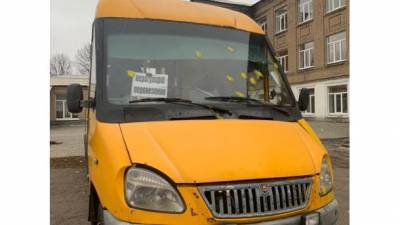 Под Краматорском автобус избирательной комиссии обстреляли пейнтбольными шарами