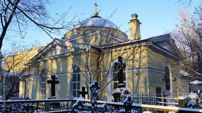 Волонтеры ищут могилу коми "Страдивариуса" Семена Налимова на Большеохтинском кладбище в Санкт-Петербурге