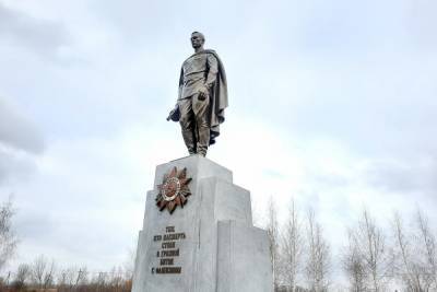 В Новомичуринске открыли памятник фронтовикам