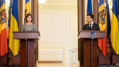 Зеленский направил поздравления лидеру президентской гонки в Молдове