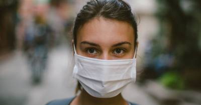 Главный санврач США рекомендует не отказываться от масок даже после вакцинации от COVID