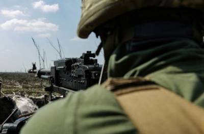 На Донбассе боевики дважды обстреляли украинских военных