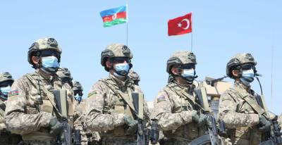 Азербайджан не хочет окончательно ложиться под Турцию –...