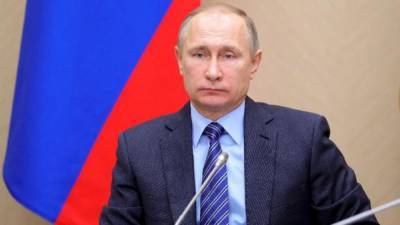 Ситуация вокруг Путина на совещании в Сочи вызвала недоумение в России: инцидент попал на видео