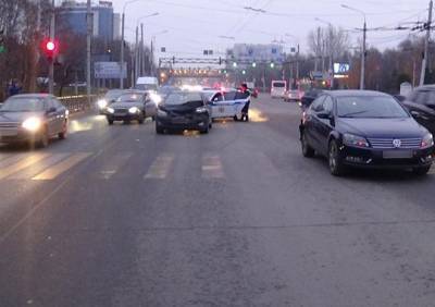 На Московском шоссе рязанка на Opel устроила ДТП