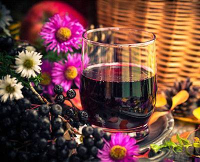 Чем полезен сок черноплодной рябины для здоровья и как его приготовить
