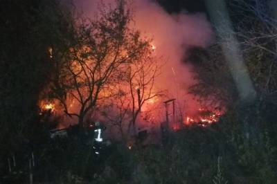 В Киеве на сгоревшей свалке нашли тело мужчины