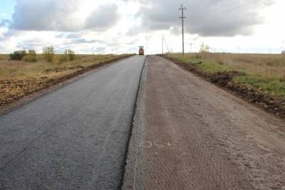 Псковичка о ремонте дороги «Заровенье — Наволок»: Асфальт уже крошится