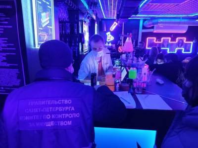 Власти Петербурга озвучили список баров, продолжающих работать после 23:00
