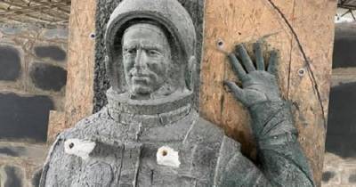 Каменщики Житомирщины создали памятник первому космонавту независимой Украины Леониду Каденюку (фото)