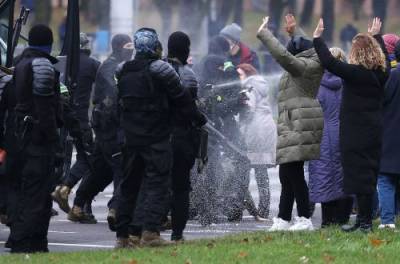 В Минске силовики всю ночь кошмарили протестующих. ВИДЕО