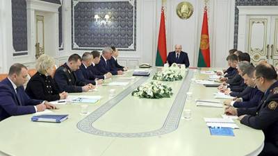 Лукашенко заявил о передаче части полномочий президента без ломки Конституции