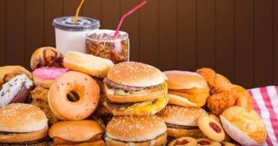 В Великобритании хотят запретить рекламу вредной пищи в интернете в рамках борьбы с ожирением