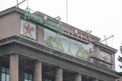 На штаб ЦВО в Екатеринбурге собираются подать в суд за незаконную раскраску барельефа
