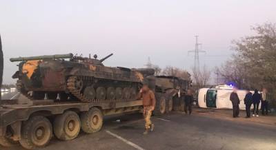 В Одесской области микроавтобус попал в ДТП с военным тягачом