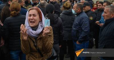 "Верните наших детей, где они?": Родители пропавших без вести военных у Минобороны Армении