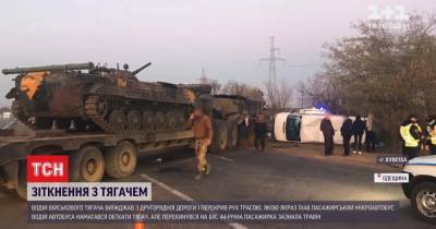 В Одесской области тягач столкнулся с пассажирским микроавтобусом
