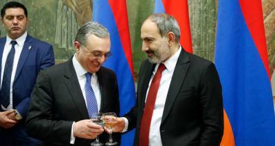 Пашинян заявил о решении уволить главу МИД Армении