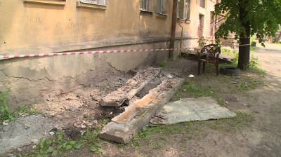 В Воронеже директор УК отделался штрафом за обрушение балкона с двумя женщинами