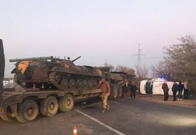 В Одесской области бус попал в ДТП с военным тягачом (фото)