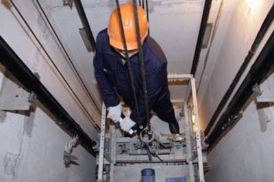 В Виннице проводят капитальный ремонт лифтов
