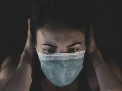 Британский врач предупредил о вреде защитных масок для кожи