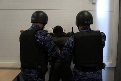 Сотрудники вневедомственной охраны Сыктывкара задержали мужчину, который выпил алкоголь в гипермаркете