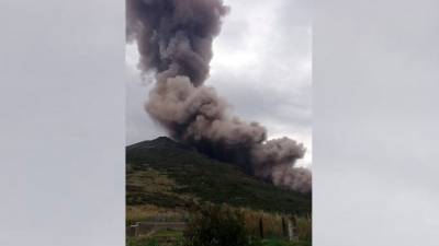 Взрыв в кратере вулкана произошел недалеко от Сицилии
