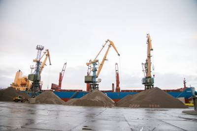 Рекорд погрузки щебня установили в порту в Мурманске