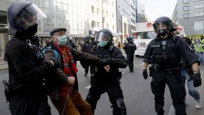 Германию охватили антиковидные протесты