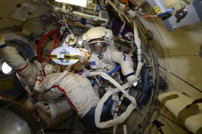 Российские космонавты откроют люк на МКС, запечатанный 11 лет назад