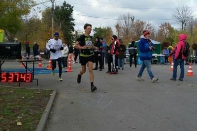 Ставропольский спортсмен пробежал сотню километров в Ростове и победил