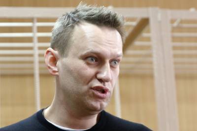 СМИ: Навальный подал на Пескова в суд
